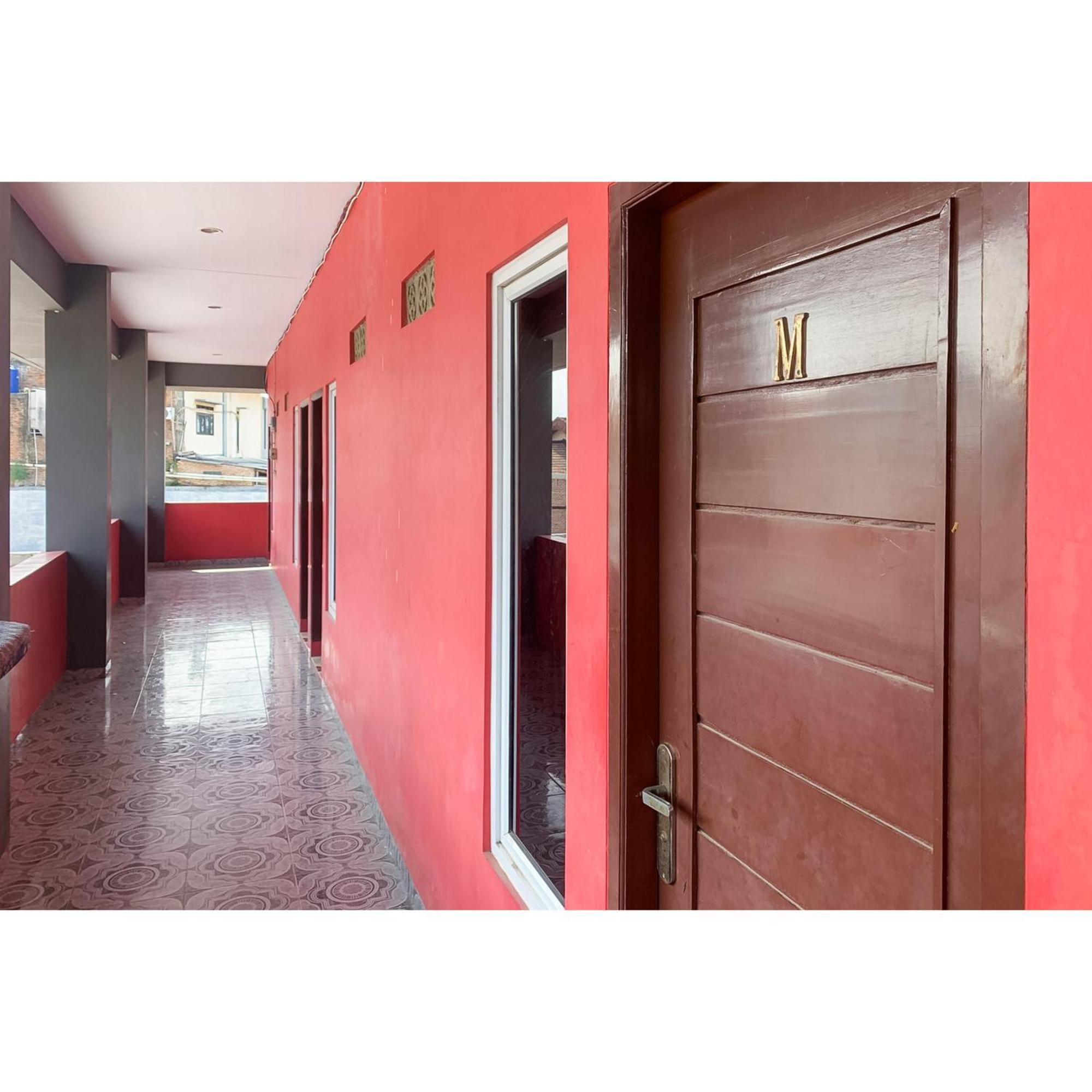 Hotel Reddoorz Syariah Near Jalan Urip Sumoharjo Bandar Lampung Exterior foto