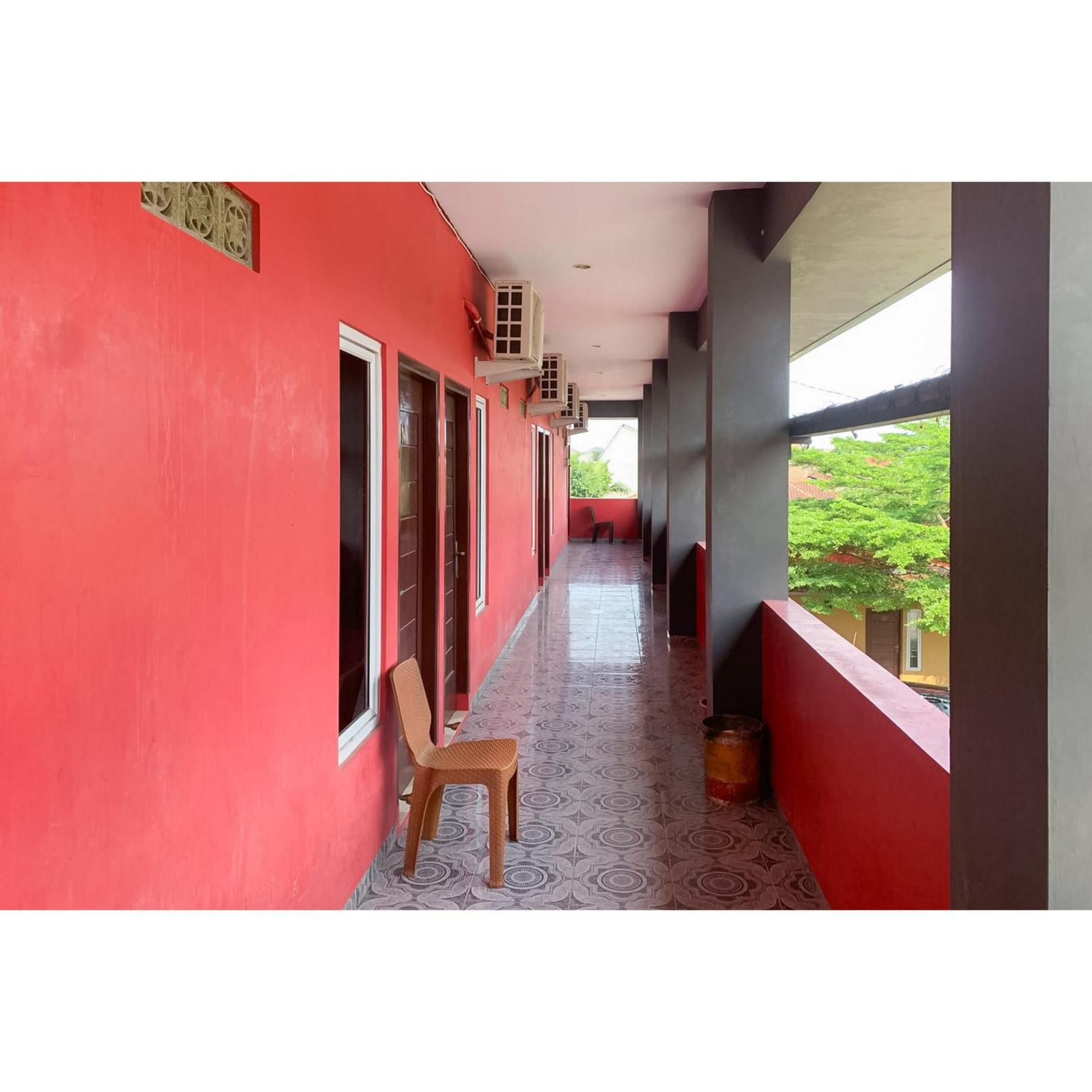 Hotel Reddoorz Syariah Near Jalan Urip Sumoharjo Bandar Lampung Exterior foto